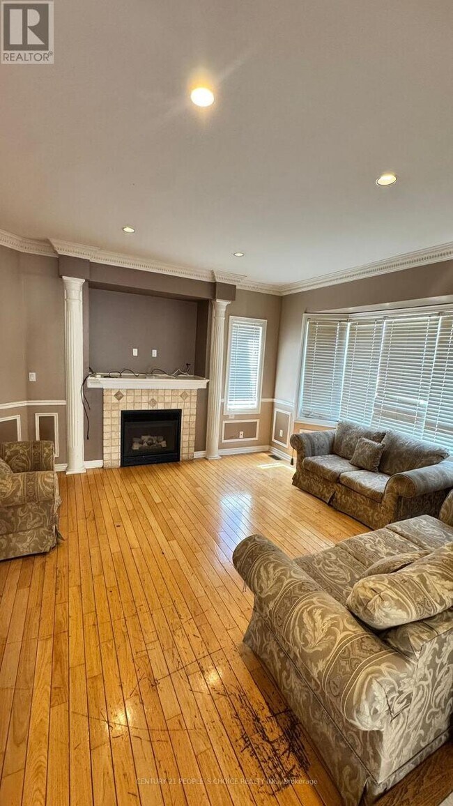 2 Loggers Ln in Brampton, ON - Building Photo - Building Photo