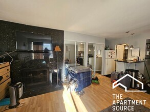 744 W Gordon Ter, Unit 201 in Chicago, IL - Building Photo - Building Photo