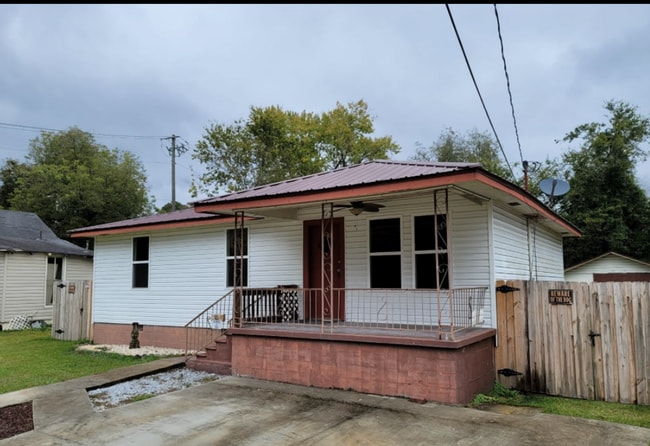 property at 10 Sandusky Ln