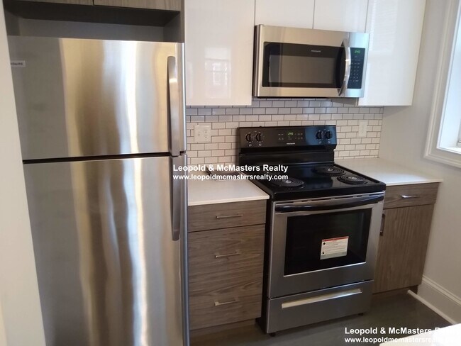 104 Peterborough St, Unit 9 in Boston, MA - Building Photo - Building Photo