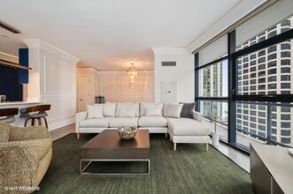 201 N Westshore Dr in Chicago, IL - Building Photo - Building Photo