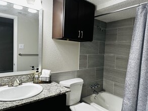 Indigo Apartments in Corpus Christi, TX - Building Photo - Building Photo
