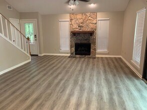 422 Nursery Rd in Spring, TX - Foto de edificio - Building Photo