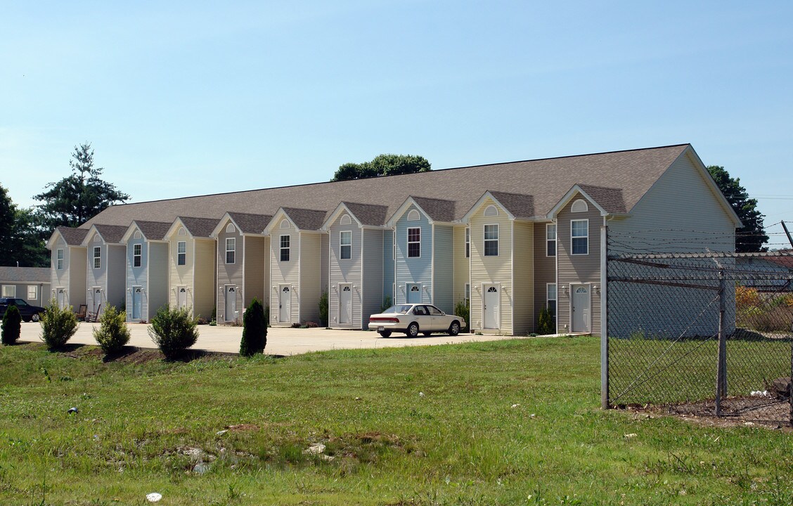 714-730 1st Ave in Nitro, WV - Building Photo