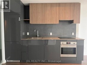 161 Roehampton Ave in Toronto, ON - Building Photo - Building Photo