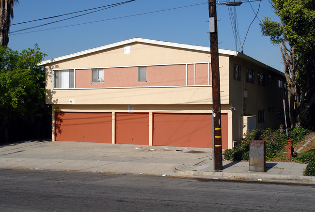 917 Edgewood St in Inglewood, CA - Building Photo - Building Photo