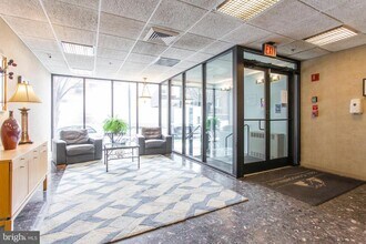2201 Cherry St in Philadelphia, PA - Building Photo - Building Photo
