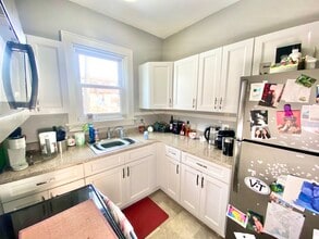 304 S Summit St, Unit 103 in Iowa City, IA - Foto de edificio - Building Photo