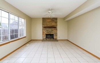 1138 Pin Oak Trail in Aurora, IL - Building Photo - Building Photo