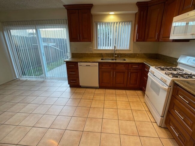 6516 Marquette St in Moorpark, CA - Building Photo - Building Photo