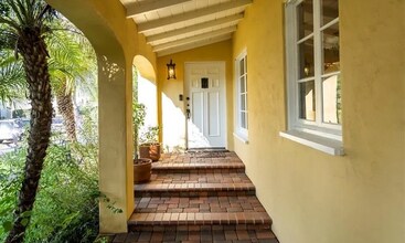 609 Ivy St in Glendale, CA - Foto de edificio - Building Photo