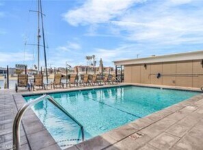 5400 E The Toledo in Long Beach, CA - Building Photo - Building Photo