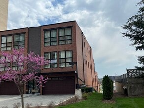 140 Comet Way, Unit C2 in Hackensack, NJ - Foto de edificio - Building Photo