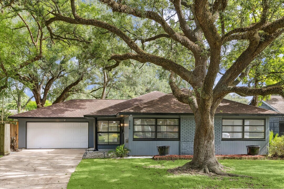 6136 Birdwood Rd in Houston, TX - Building Photo