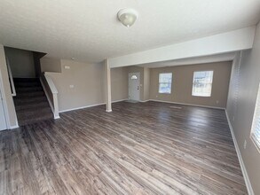 1883 Creekstone Dr in Columbus, IN - Building Photo - Building Photo