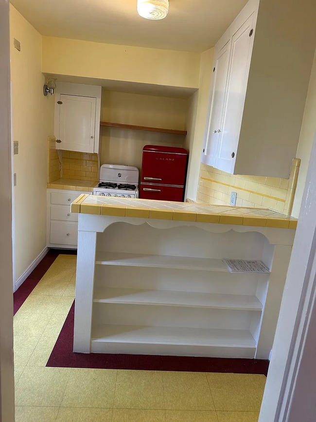 3234 Descanso Dr in Los Angeles, CA - Building Photo - Building Photo