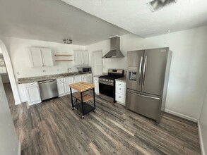 5640 Streamview Dr in San Diego, CA - Building Photo - Building Photo