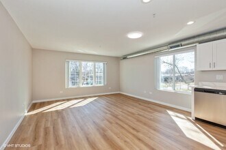22 W Willow St in Lombard, IL - Building Photo - Building Photo