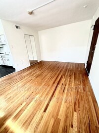 9513 Hoff St photo'