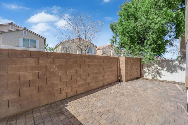 7330 Phlox Rd in Las Vegas, NV - Building Photo - Building Photo