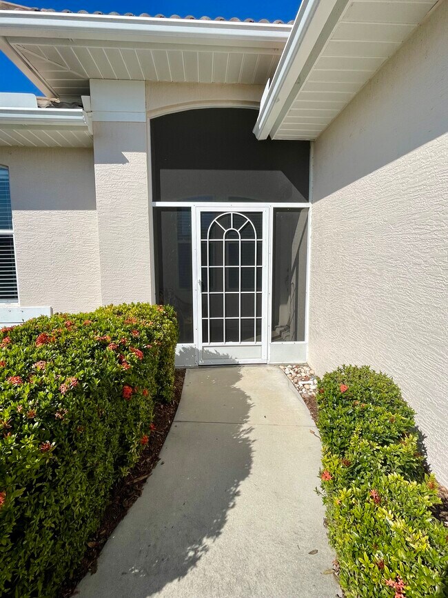 687 Lakescene Dr in Venice, FL - Building Photo - Building Photo