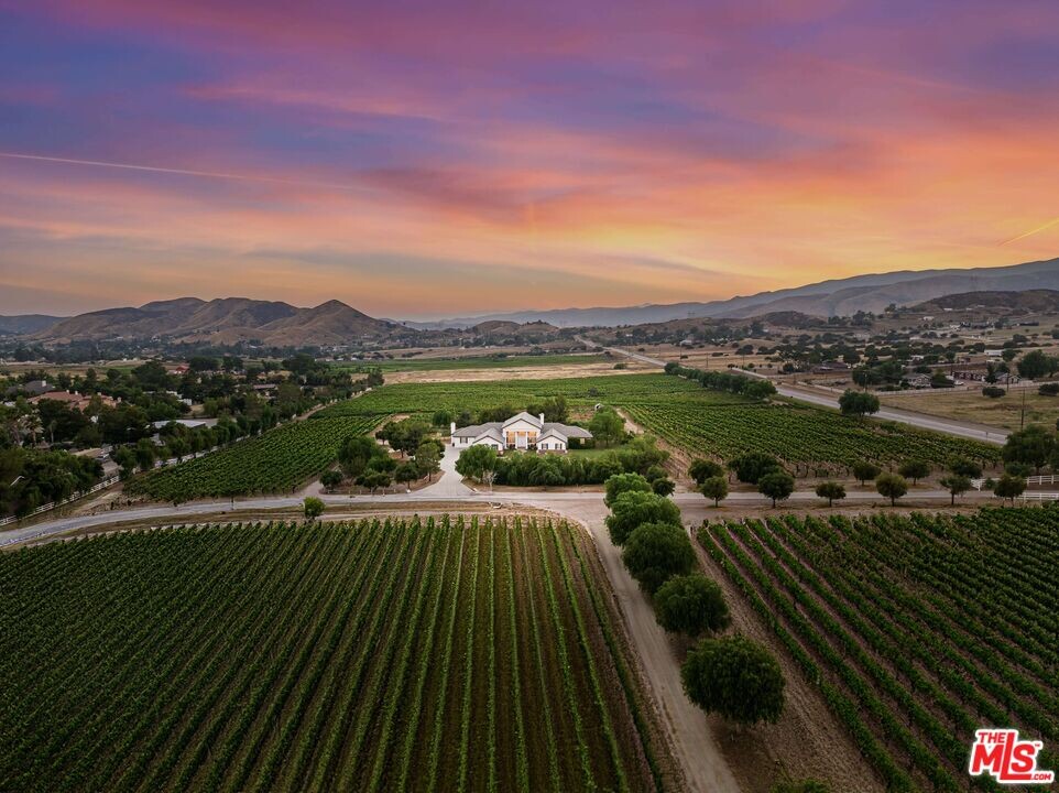 9639 Sierra Hwy in Agua Dulce, CA - Building Photo