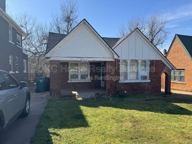 property at 2225 Glen Ellyn St