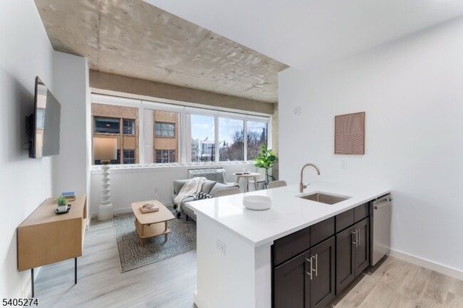 property at 10 Commerce Ct