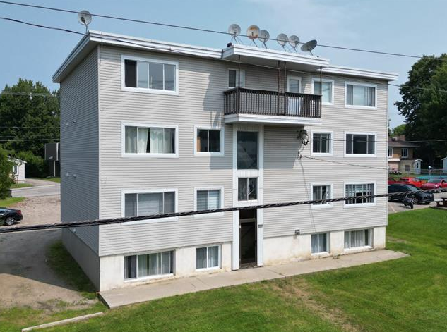 343 Albiny-Paquette Boul in Mont-laurier, QC - Building Photo