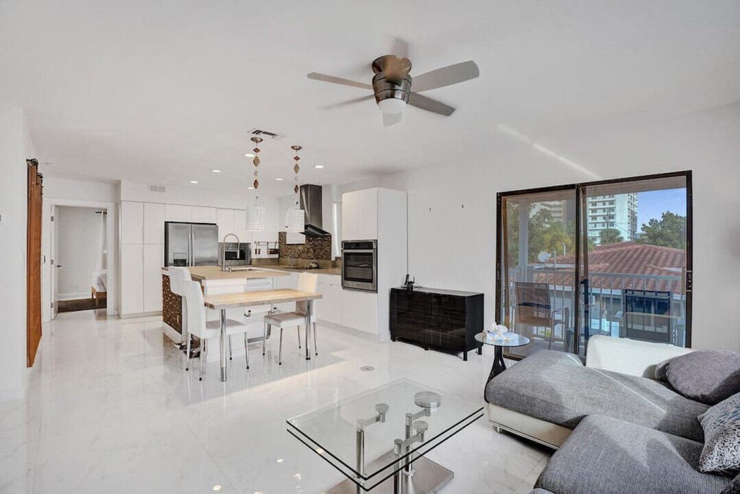 3215 NE 7th St in Pompano Beach, FL - Building Photo