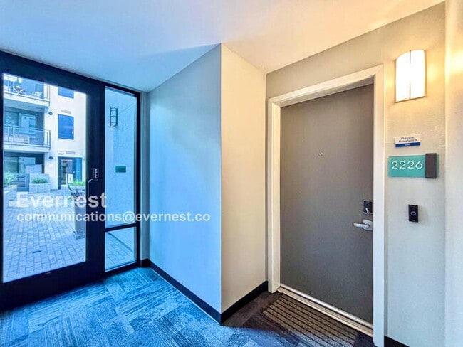 2226 Nolita in Irvine, CA - Foto de edificio - Building Photo