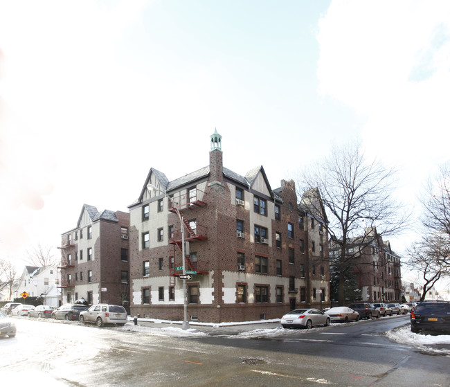 Remo Hall in Rego Park, NY - Building Photo - Building Photo