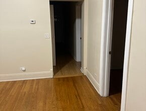 8204 S Marquette Ave in Chicago, IL - Building Photo - Building Photo