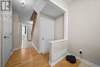543 Foxlight Cir in Ottawa, ON - Building Photo - Building Photo