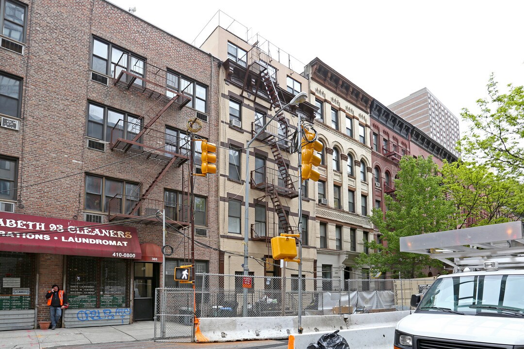 307 E 93rd St in New York, NY - Building Photo