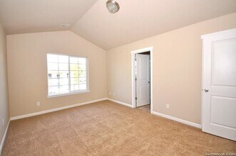 16275 SW Gage Ln in Beaverton, OR - Building Photo - Building Photo