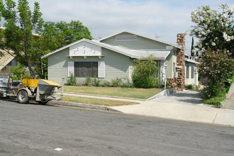 714 E Cedar Ave in Burbank, CA - Building Photo - Building Photo