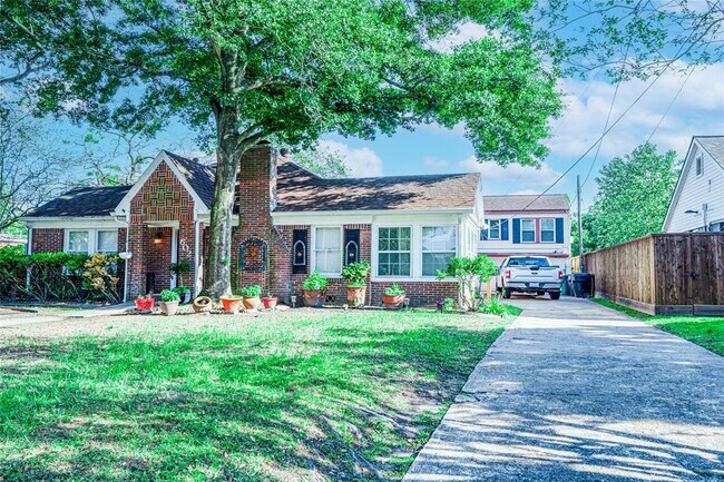 602.5 Fairbanks St photo'