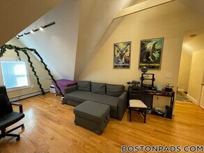 5 Irving St, Unit 3 in Somerville, MA - Building Photo - Building Photo