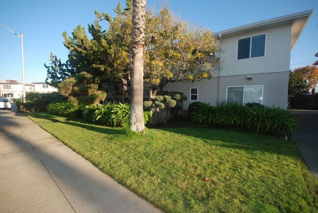 property at 516 East Hillsdale Court