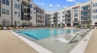 Innsbrook Square in Glen Allen, VA - Building Photo