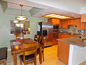 10410 N Cave Creek Rd in Phoenix, AZ - Building Photo - Building Photo