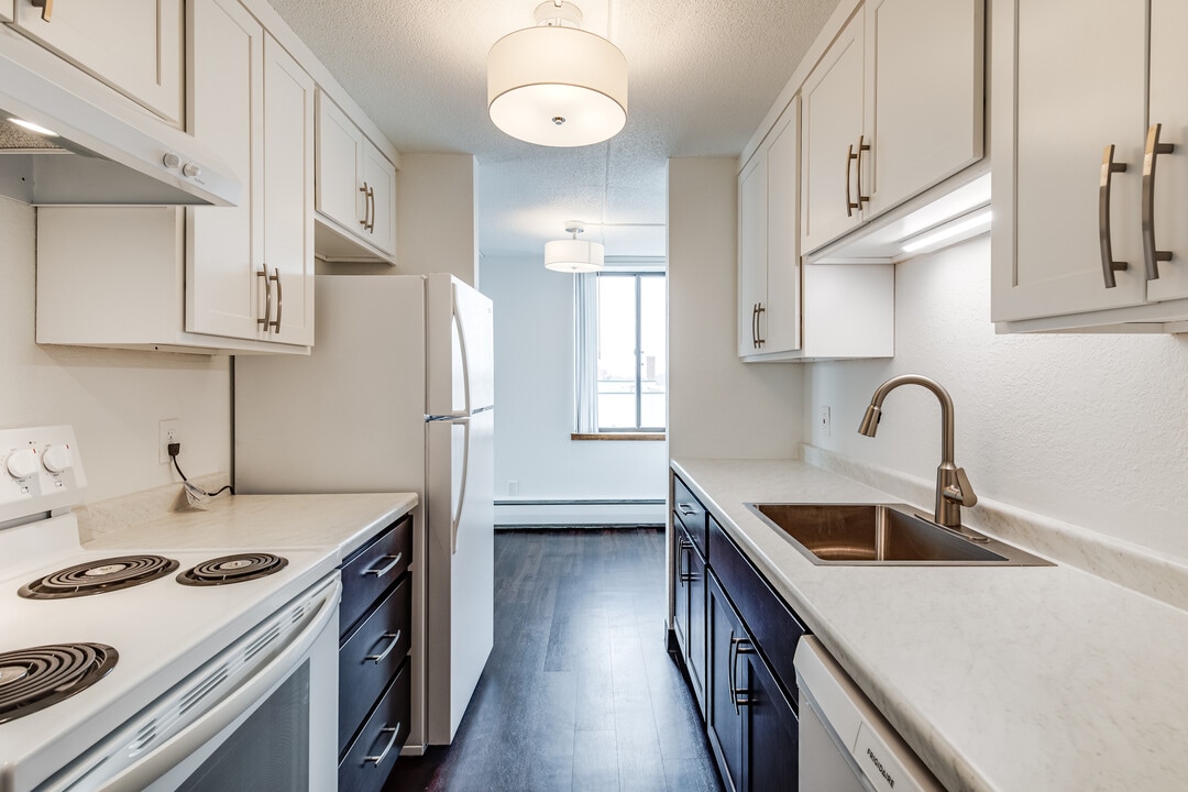 Creek Terrace Apartments in Minneapolis, MN - Building Photo