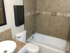 2369 Milton Ln in DeLand, FL - Foto de edificio - Building Photo