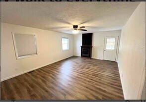 108 S Park Dr in Point Pleasant, WV - Building Photo