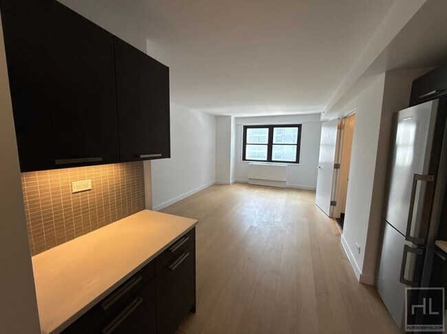 East 39th Street in New York, NY - Building Photo - Building Photo