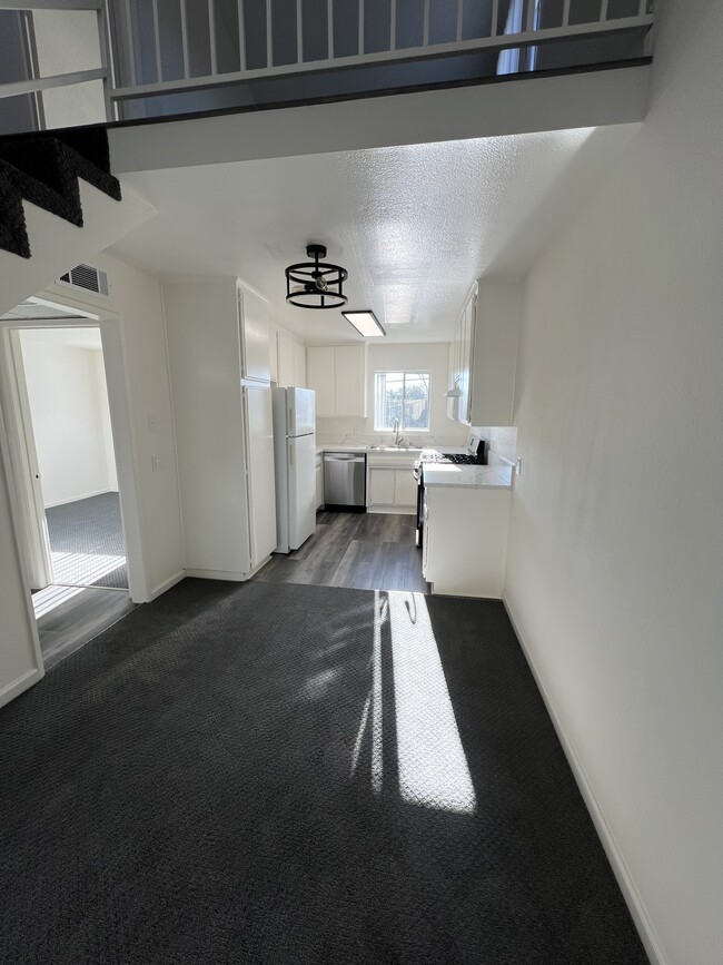 10770 Palms Blvd, Unit 206 in Los Angeles, CA - Foto de edificio - Building Photo