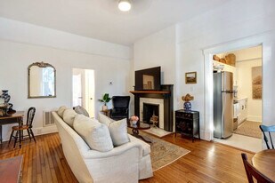 306 E Victory Dr in Savannah, GA - Building Photo