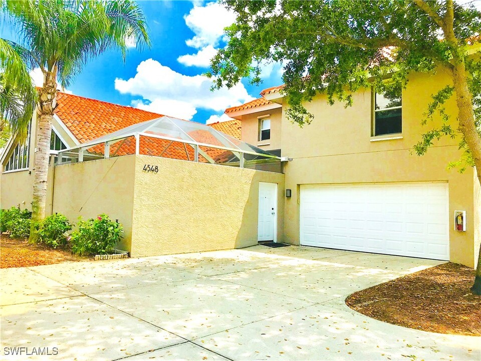 4548 Court Way in Naples, FL - Building Photo