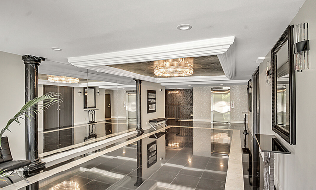 1351 N Crescent Heights Blvd, Unit 218 in West Hollywood, CA - Building Photo - Building Photo